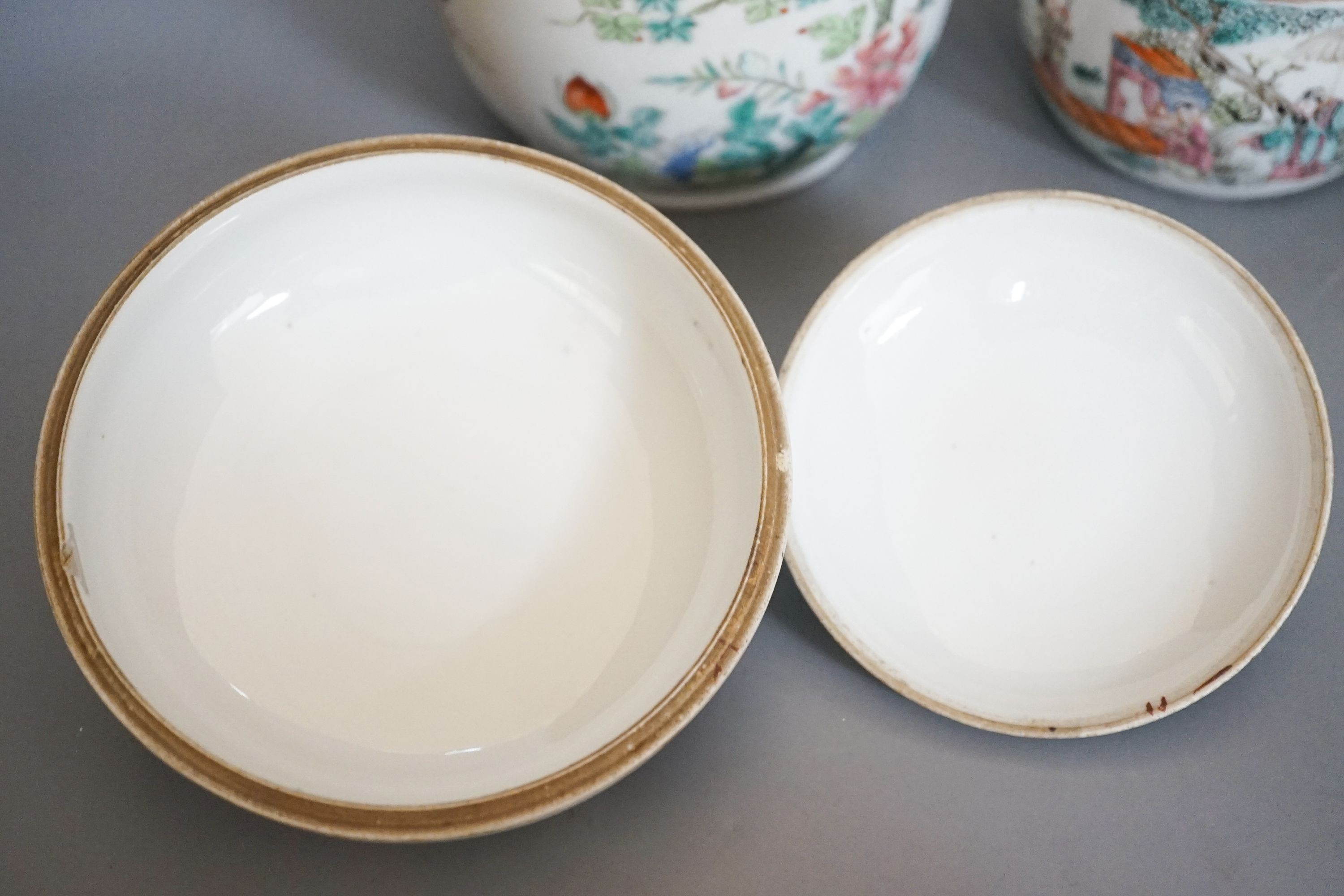A Chinese famille rose teapot and a similar covered bowl, Tongzhi mark and period 13cm